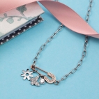 La Petite Story Myself neckl.safety pin rg+butterfly wit