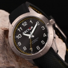 Sector 270 37mm 3h black wyellow dial black st unisex